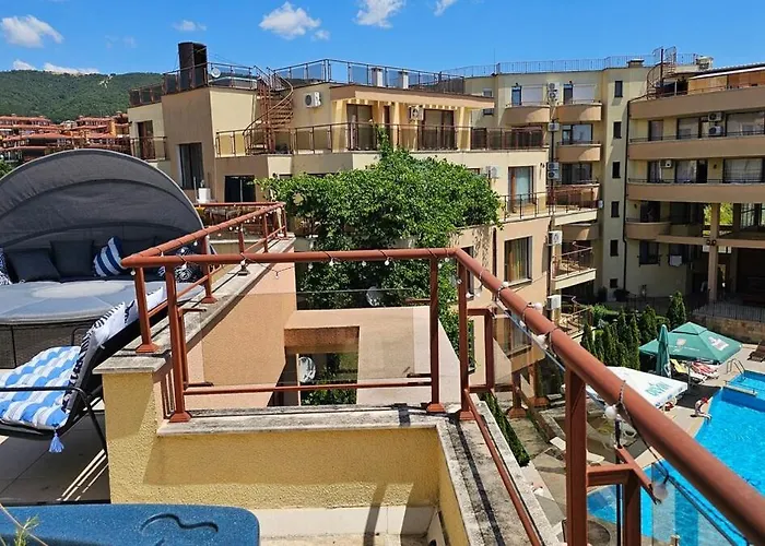 таунхаус с шикарной террасой Апартамент *